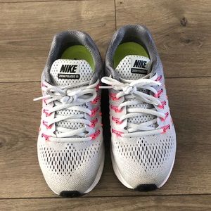 Women’s Size 5.5 Nike Zoom Pegasus 33. EUC
